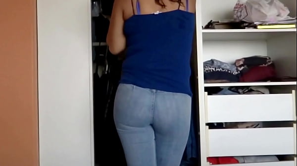Stepmom latina implora por anal com seu bundão irresistível