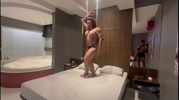 Casal brasileiro no motel: creampie explosivo