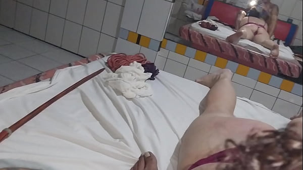 BDSM brasileiro: escrava Dorynha devota ao seu Mestre