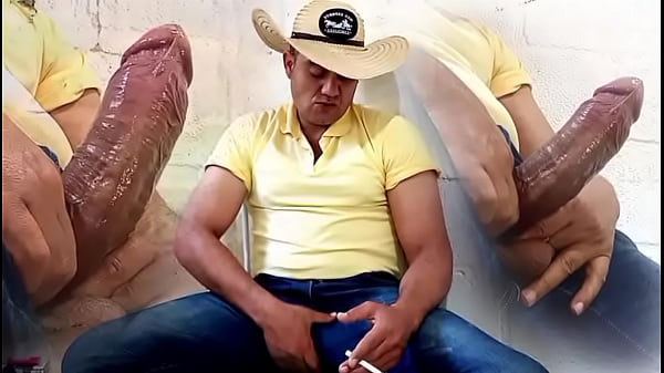 Agroboy dotado explode porra da pica grossa no urso!