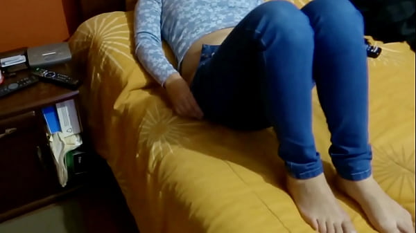 Mostre Tudo: Jeans Abaixados, Masturbação Explícita!