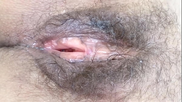 Buceta peluda explodindo em cumshots intensos