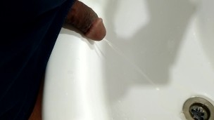 Encharcada de tesão: piss em cena quente!