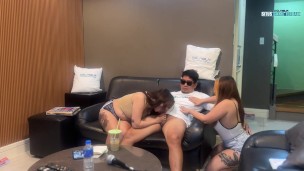 Threesome quente: amiga e pacar juntos, sem tabu!