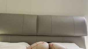 Masturbação Asiática Intensa: Butt Plug e Vibrador